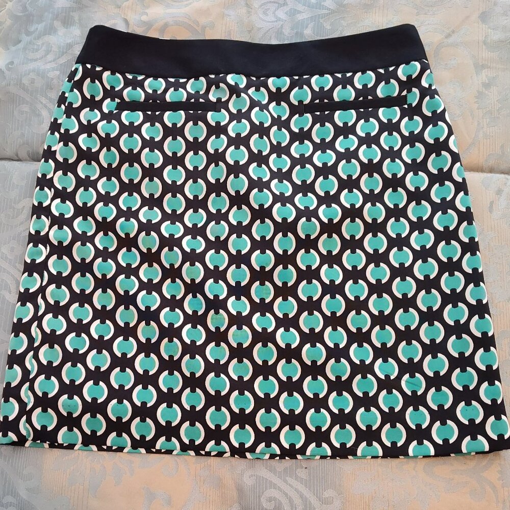 Worthington Petite green/white/black geometric patterned skirt, EUC, size 2P